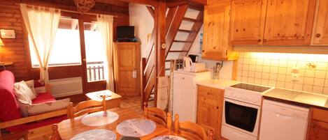 ثلاجة، ميكروويف، فرن، غسالة أطباق