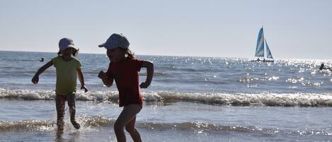 Una spiaggia nelle vicinanze