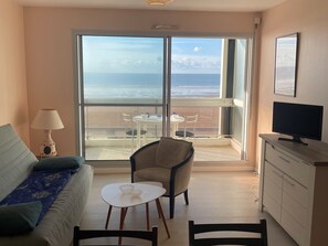 TV - Spacious 2-bedroom apartment with private parking, for 6 people facing the sea (Saint-Jean-de-Monts)