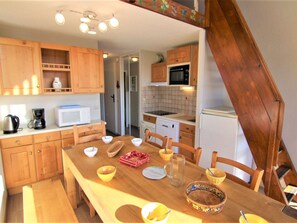 Fridge, microwave, dishwasher, coffee/tea maker