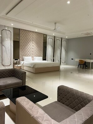 In-room safe, iron/ironing board, free WiFi, bed sheets - Pride Resort Rajkot (Rajkot)