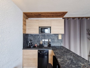Fridge, microwave, dishwasher, coffee/tea maker
