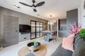 Smart TV, video games, table football, music library - Sky Smart Home, Hi-End Services, Media Streaming (Adeje)