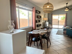 Living area - West side home where comfort, space, and tranquility come together (Tucson)