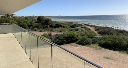 Absolute Beachfront on the cliff with easy stair access to the beach (BYO LINEN)