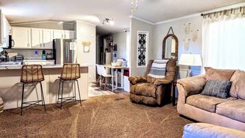 Una televisión, una oficina