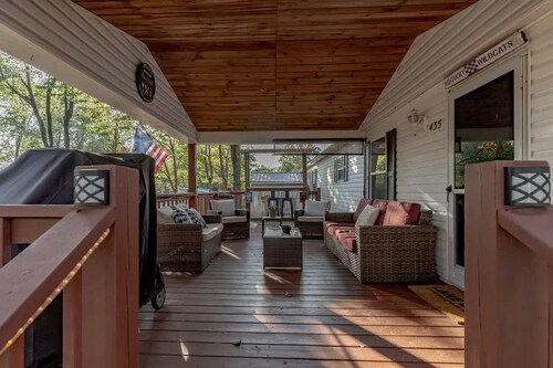 Spacious Rough River Lake Cabin for Family Getaway