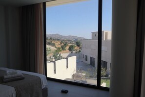 3 bedrooms, in-room safe, iron/ironing board, free WiFi