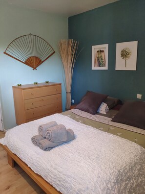 2 chambres, fer et planche à repasser, lit de bébé portatif, Wi-Fi