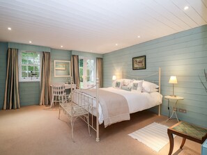 3 bedrooms, individually decorated, individually furnished, free WiFi