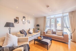 TV - Windsor Gem:3 Bed|2 Bath|Parking - By Tempstay (Windsor)