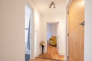 Interior - Windsor Gem:3 Bed|2 Bath|Parking - By Tempstay (Windsor)