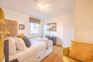 3 chambres, fer et planche Ă repasser, lit parapluie, Wi-Fi