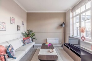 TV - 1BR|Parking|Doorstep Of Windsor Castle|By Tempstay (Berkshire)