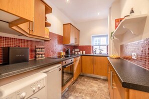 Microwave, oven, stovetop, highchair - 1BR|Parking|Doorstep Of Windsor Castle|By Tempstay (Berkshire)