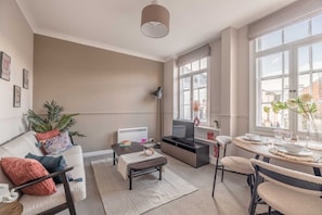 TV - 1BR|Parking|Doorstep Of Windsor Castle|By Tempstay (Berkshire)