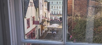 1BR|Parking|Doorstep Of Windsor Castle|By Tempstay