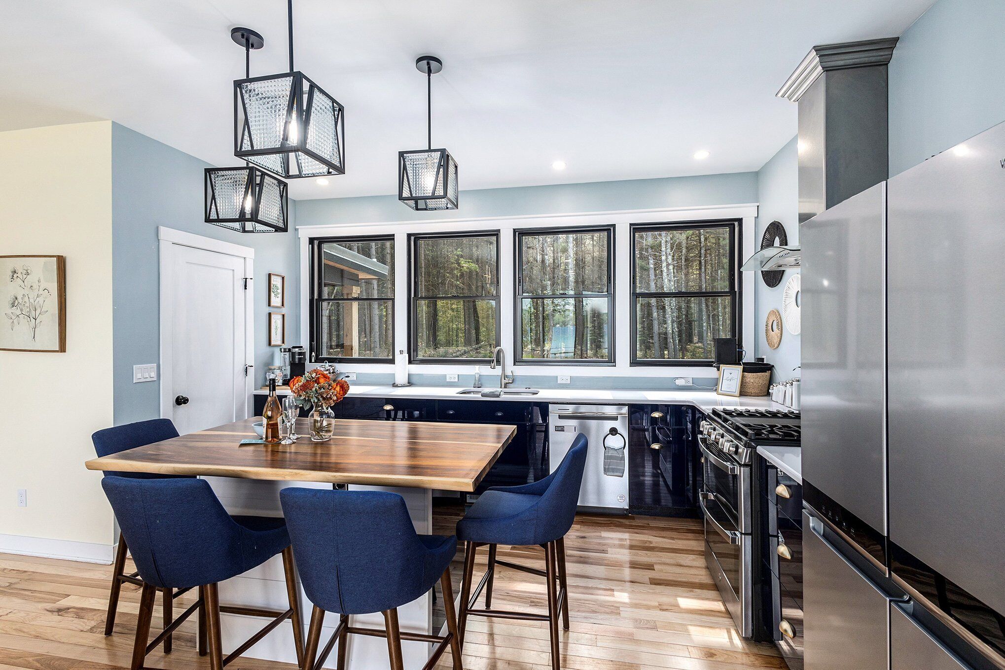 Frigorífic, microones, forn i placa de cuina 