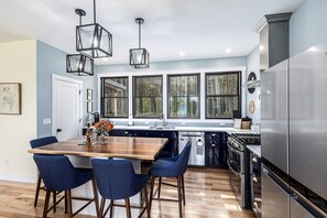 KĂŒhlschrank, Mikrowelle, Ofen, Herdplatte