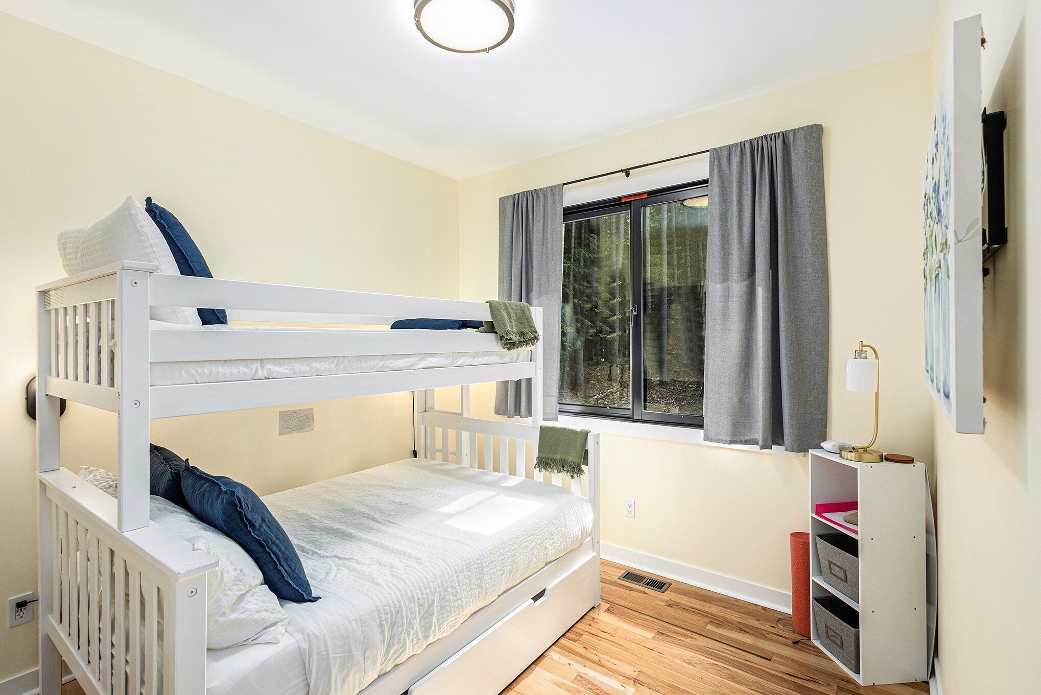 4 Schlafzimmer, Schreibtisch, Bügeleisen/Bügelbrett, WLAN