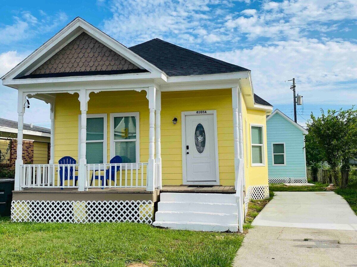 Midtown Haven - 2 Houses for Your Stay