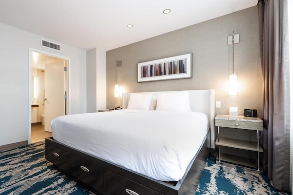 Beautiful Unit with Queen size bed