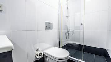 Room, 1 Bedroom, Balcony, City View | Bathroom