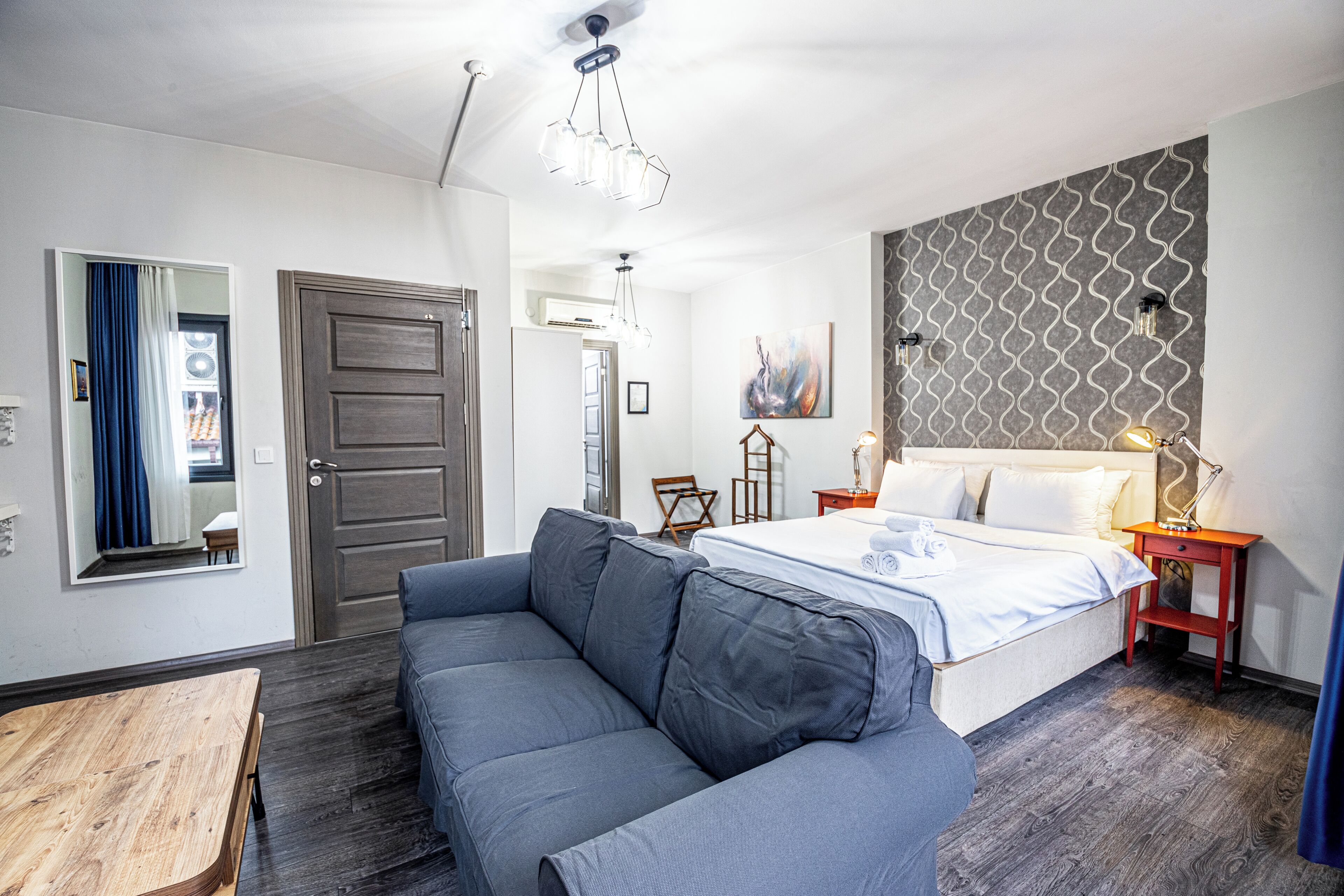 Room, 1 Bedroom, Balcony, City View | Interior