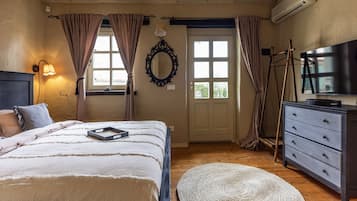 Vila, vista para o vinhedo | 5 quartos, escrivaninha, ferros/tábuas de passar roupa, roupa de cama