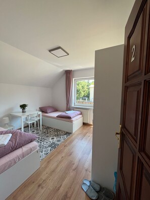 Premium bedding, down duvets, in-room safe, individually decorated - GIRLS WILLA GIRLSTEL (Kraków)