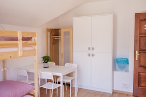 Comfort Shared Dormitory, Women only | Premium bedding, down duvets, in-room safe, individually decorated - GIRLS WILLA GIRLSTEL (Kraków)
