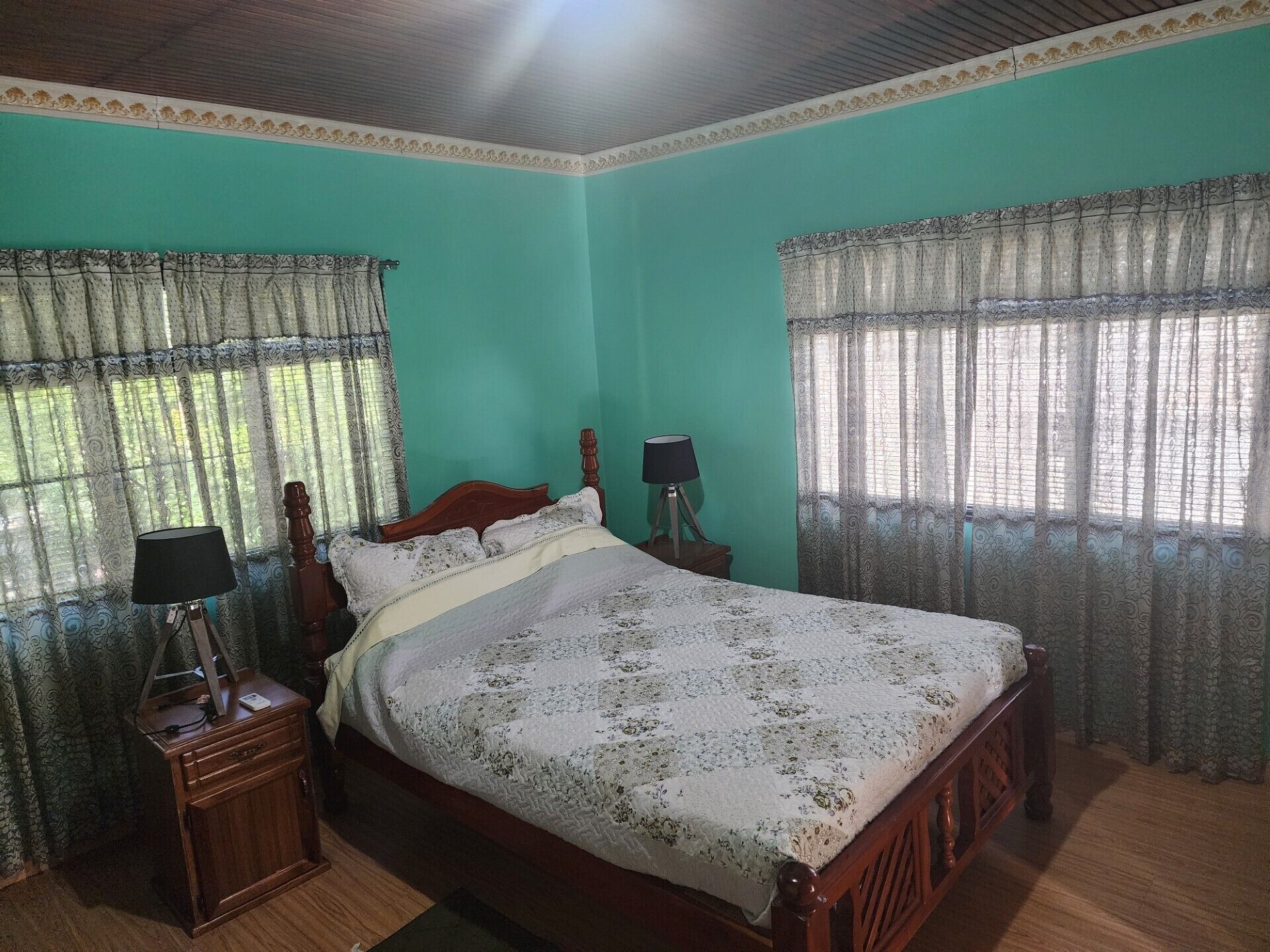 3 quartos, ferros/tábuas de passar roupa, Wi-Fi de cortesia