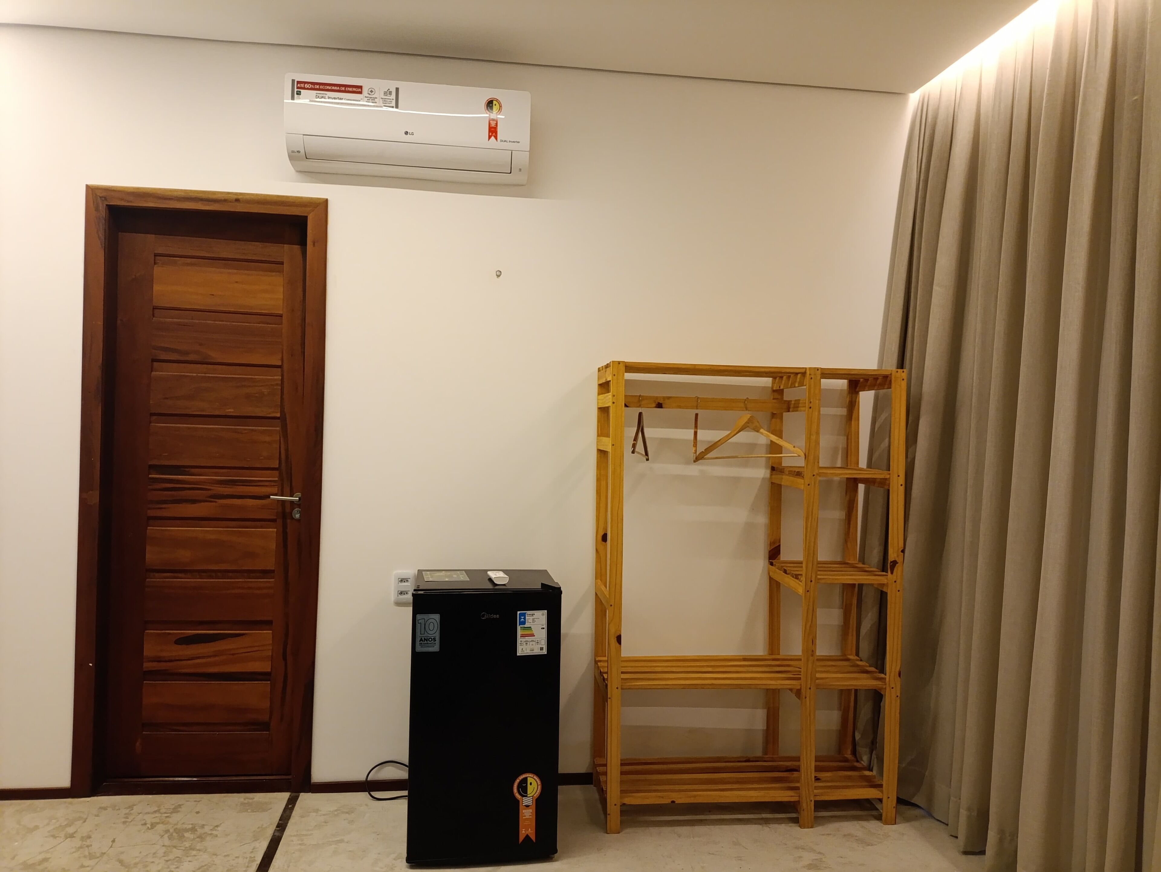 Ropa de cama de alta calidad, minibar y decoración personalizada 