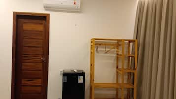 Chambre Triple Confort, balcon, vue cour intérieure | Literie de qualité supérieure, minibar, décoration personnalisée