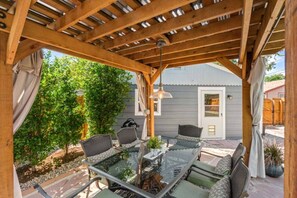 Outdoor dining - Lil' Blue - Hot Tub Oasis (Loveland)