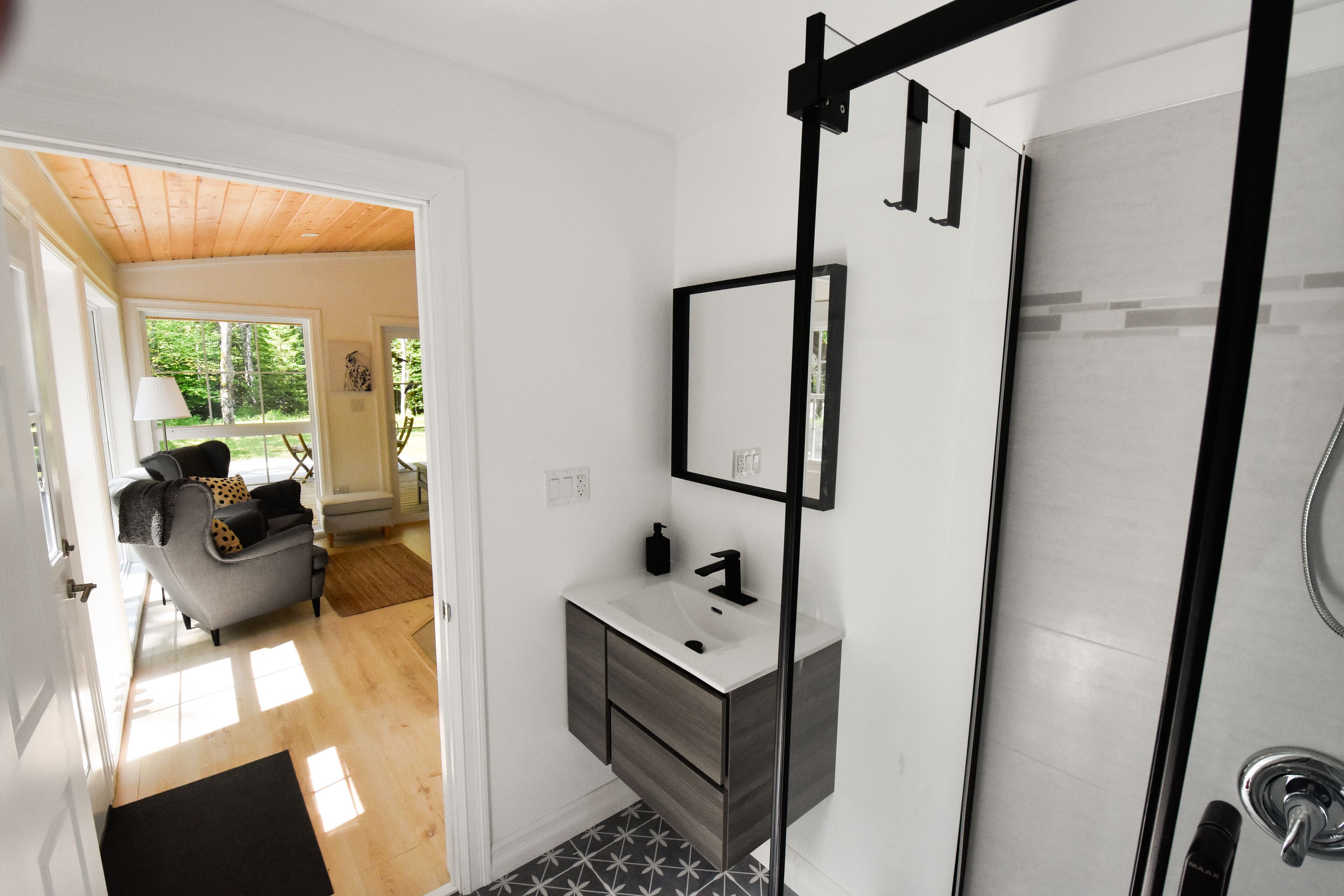 Doccia, asciugacapelli, asciugamani, sapone