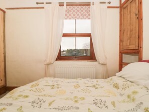 2 bedrooms, individually decorated, individually furnished, free WiFi