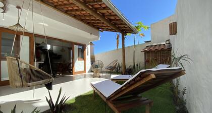 Cozy villa w/ private pool 5 min from the beach!