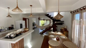 Fridge, oven, stovetop, coffee/tea maker