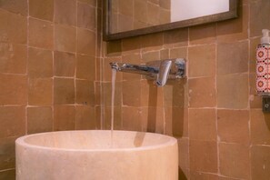 Hårtørrer, håndklæder, Sæbe, Shampoo