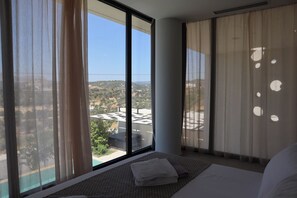 3 soveværelser, pengeskab på værelset, strygejern/strygebræt