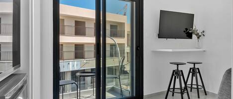 Luxury Apartment | 1 bedroom, in-room safe, blackout drapes, iron/ironing board