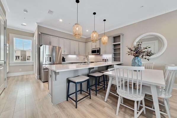 Rumah, Beberapa Tempat Tidur, balkon, pemandangan laut sebagian | Dapur pribadi | Lemari es, microwave, oven, dan kompor