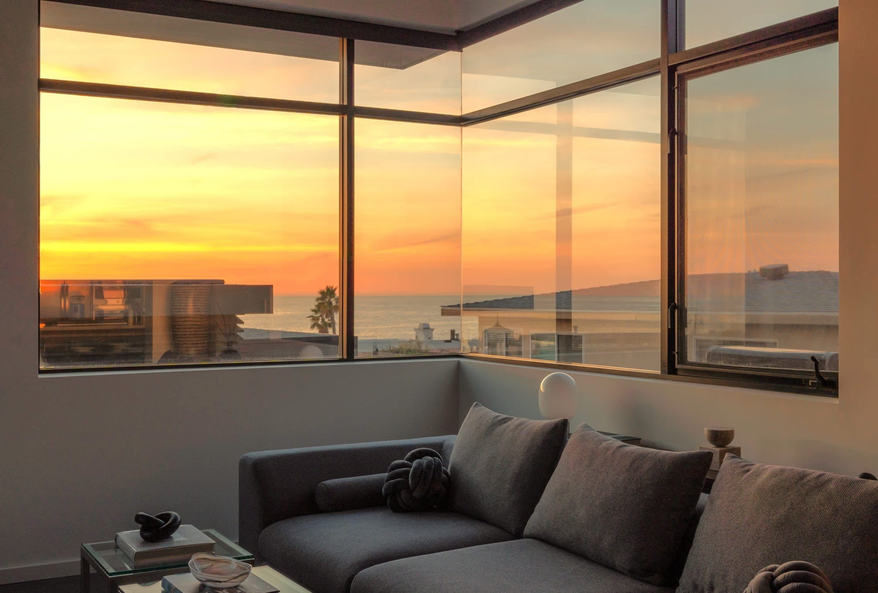 Fernseher, Bücher, Arbeitsbereiche