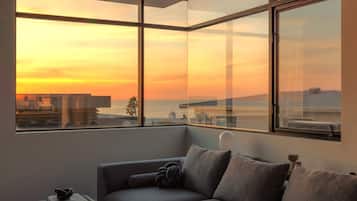 Télévision, livres, espaces bureaux