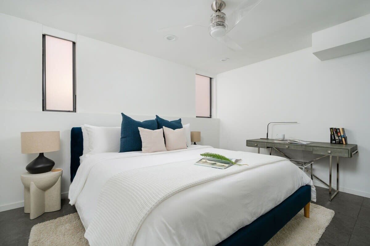 3 soveværelser, skrivebord, strygejern/strygebræt, weekendseng