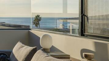 Televisio, kirjoja, työhuone