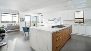 Coffee/tea maker, fridge, microwave, oven - Ocean View | Steps to DT Manhattan Beach|King Beds (Manhattan Beach)