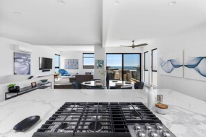 Dining - Ocean View | Steps to DT Manhattan Beach|King Beds (Manhattan Beach)