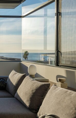 TV, books, offices - Ocean View | Steps to DT Manhattan Beach|King Beds (Manhattan Beach)